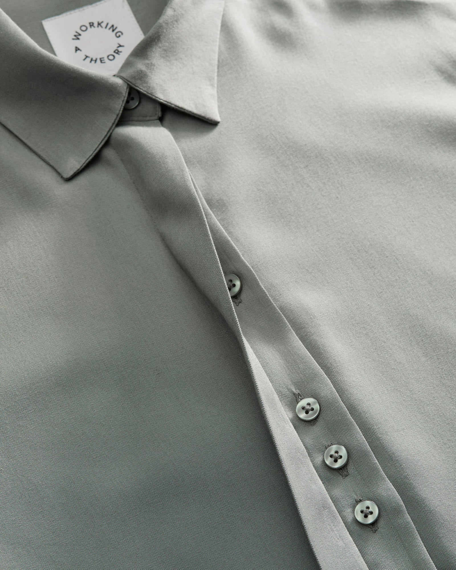 Klassisk skjorte til kvinder i sage lavet af kvaliteten 100% Viskose (LENZING™ ECOVERO™), ansvarligt produceret design fra A Working Theory