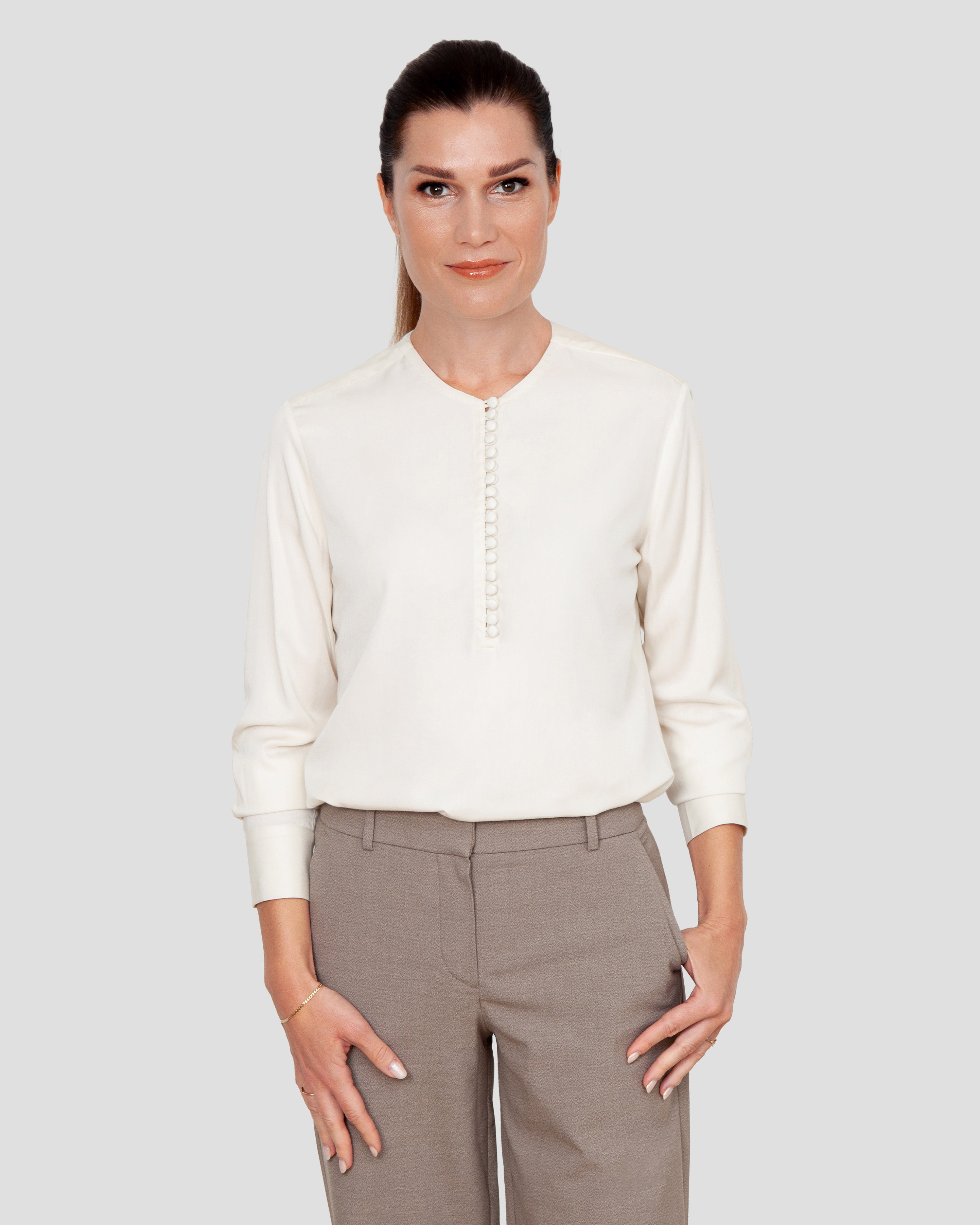 Skjortebluse til damer i ivovy lavet af kvaliteten 100% Viskose (LENZING™ ECOVERO™), ansvarligt produceret design fra A Working Theory